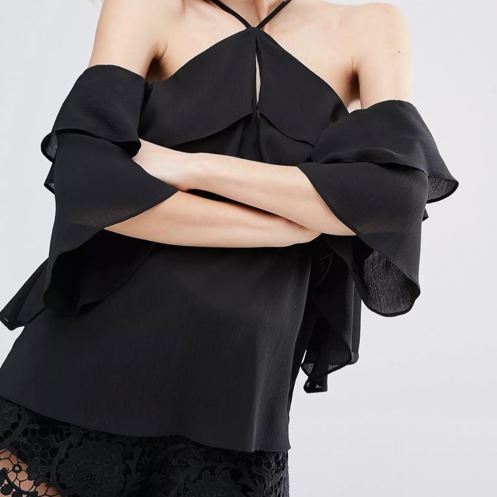 Black River Island Frill Cold Shoulder Top sz. 10